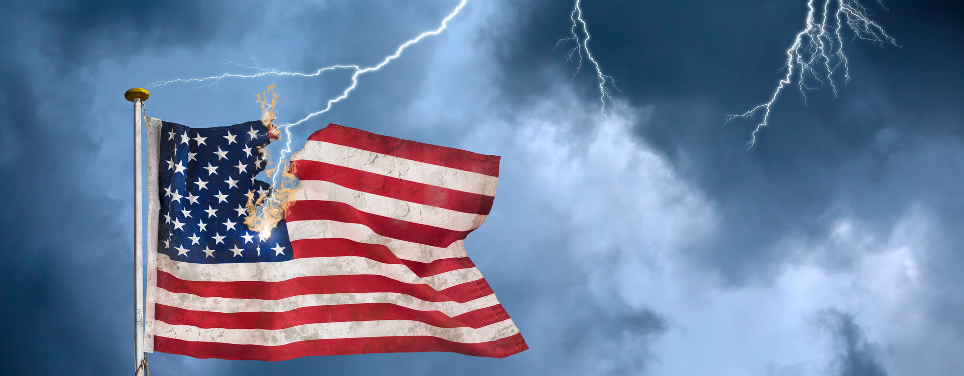 Крах общества сша. Упавший флаг сша. Американский флаг купал. Падение американского флага. Конец гегемонии сша.