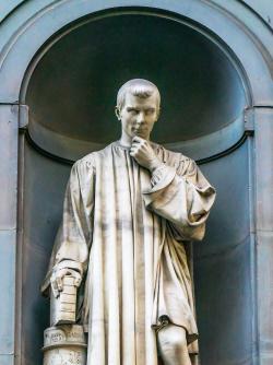 Niccolo Machiavelli statue
