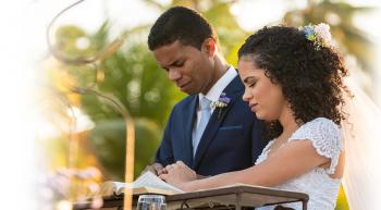 groom and bride praying at wedding ceremony