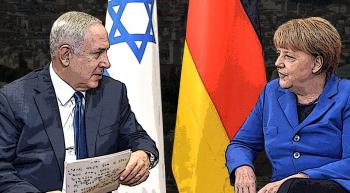 Netanyahu and Merkel with German and Israeli flags