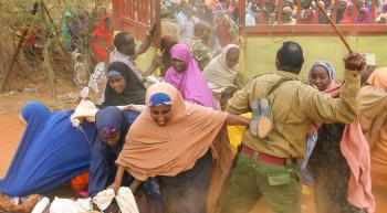 Somalians racing to get food and supplies