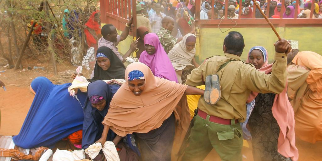 Somalians racing to get food and supplies
